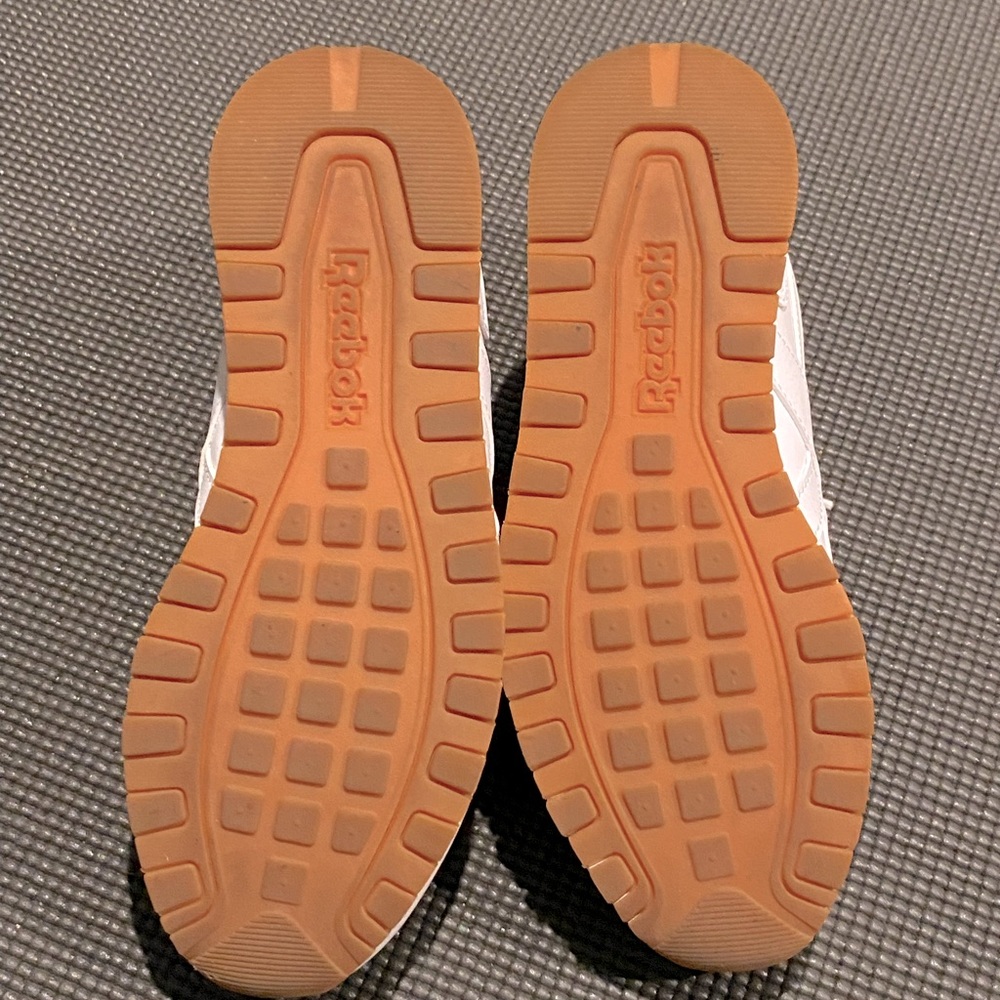 NWOT Women’s REEBOK Classic - Picture 5 of 6